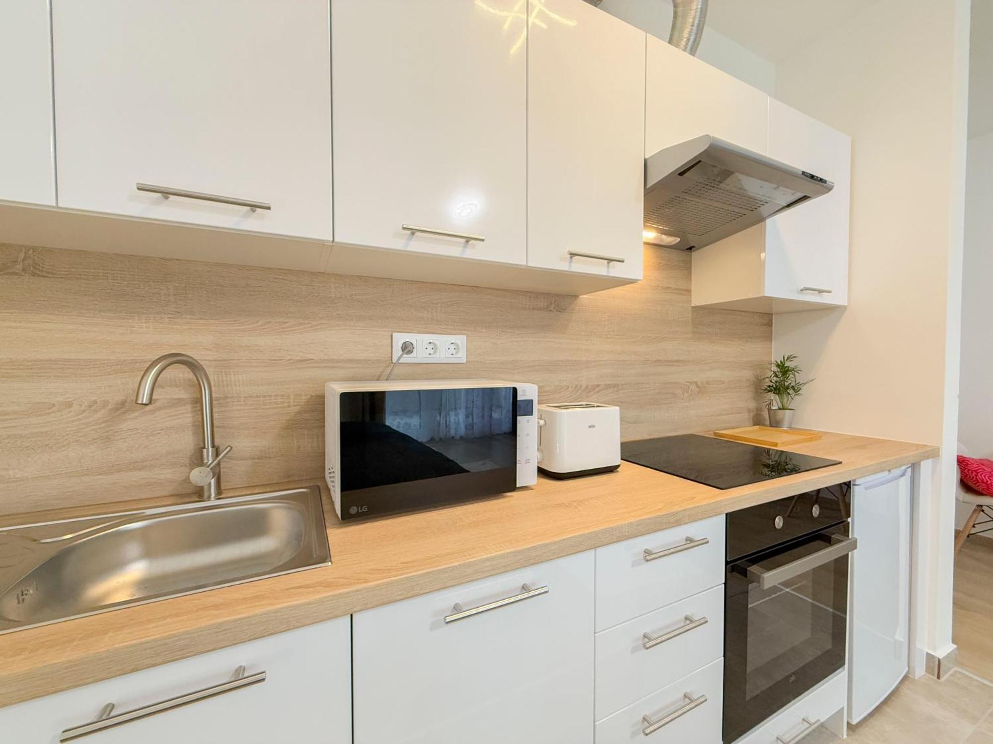 Danube River Flat With Balcony,free Garage * Boedapest