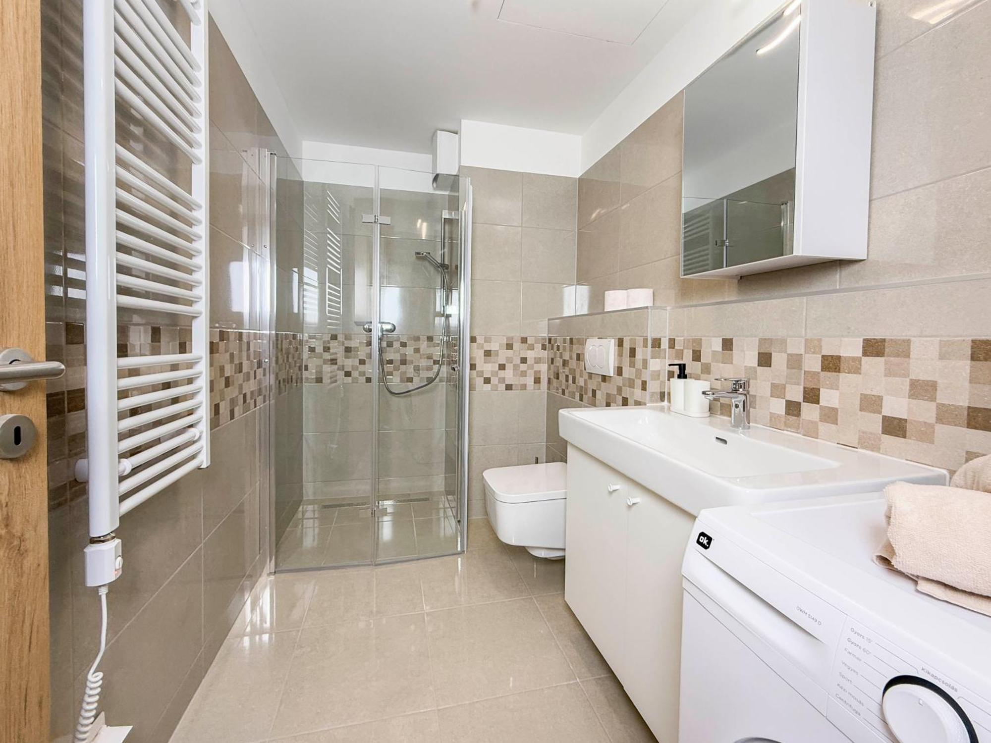 Danube River Flat With Balcony,free Garage Appartement Boedapest