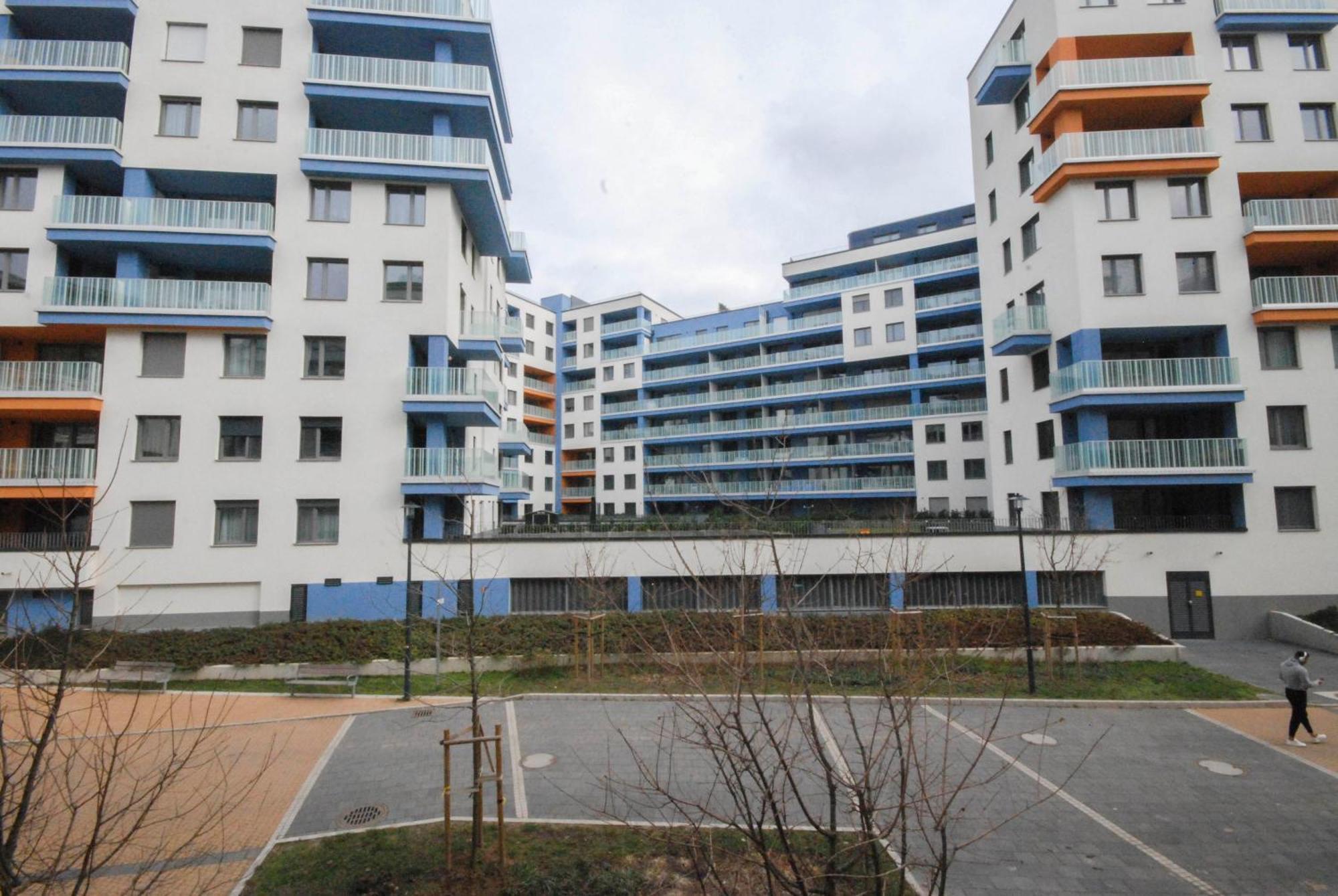 Danube River Flat With Balcony,free Garage